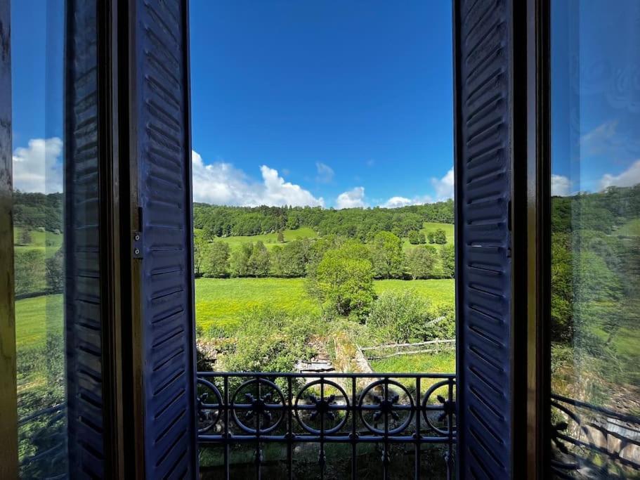 Gite A La Ferme Au Coeur De L'Auvergne Saint-Hippolyte  Exterior photo