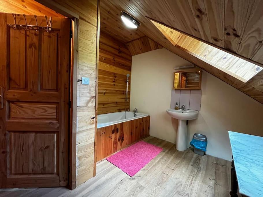 Gite A La Ferme Au Coeur De L'Auvergne Saint-Hippolyte  Exterior photo