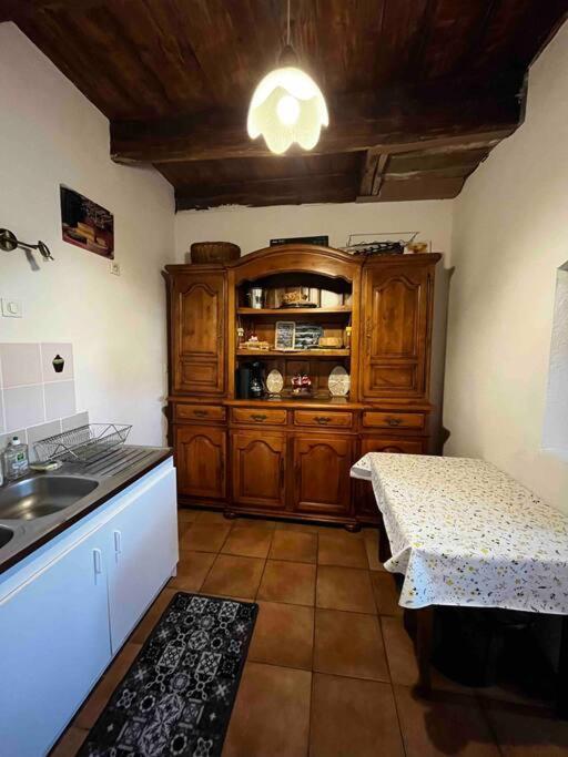 Gite A La Ferme Au Coeur De L'Auvergne Saint-Hippolyte  Exterior photo